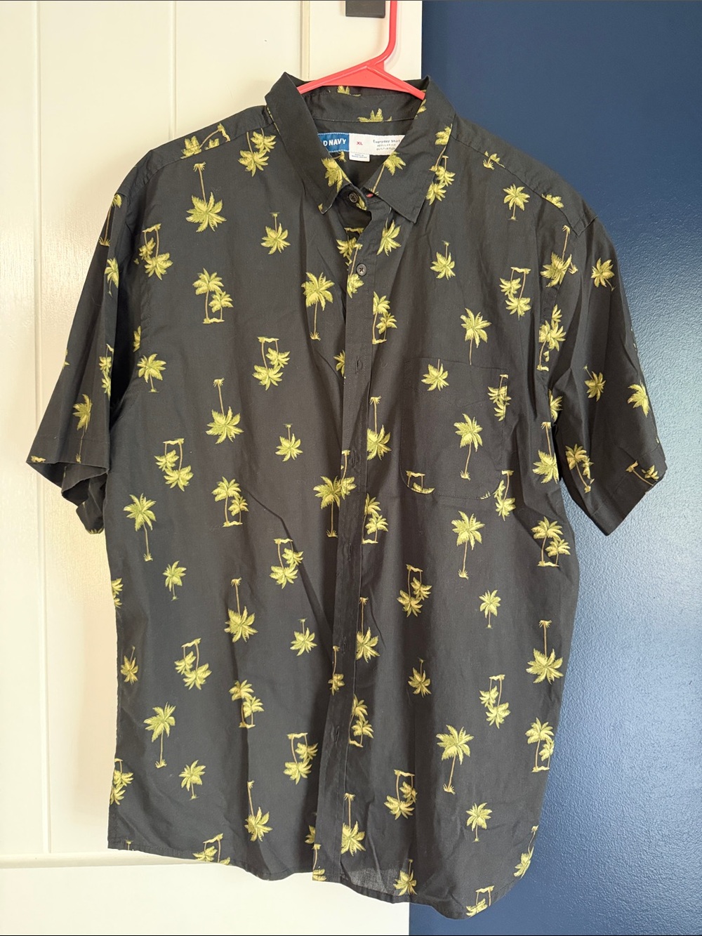 Old Navy Black Short-Sleeve Button-Down Shirt with Yellow Palm Print